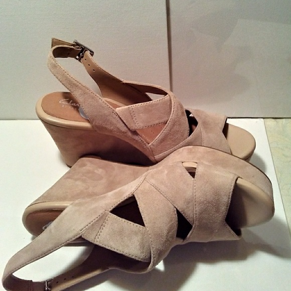 clarks beige wedge sandals